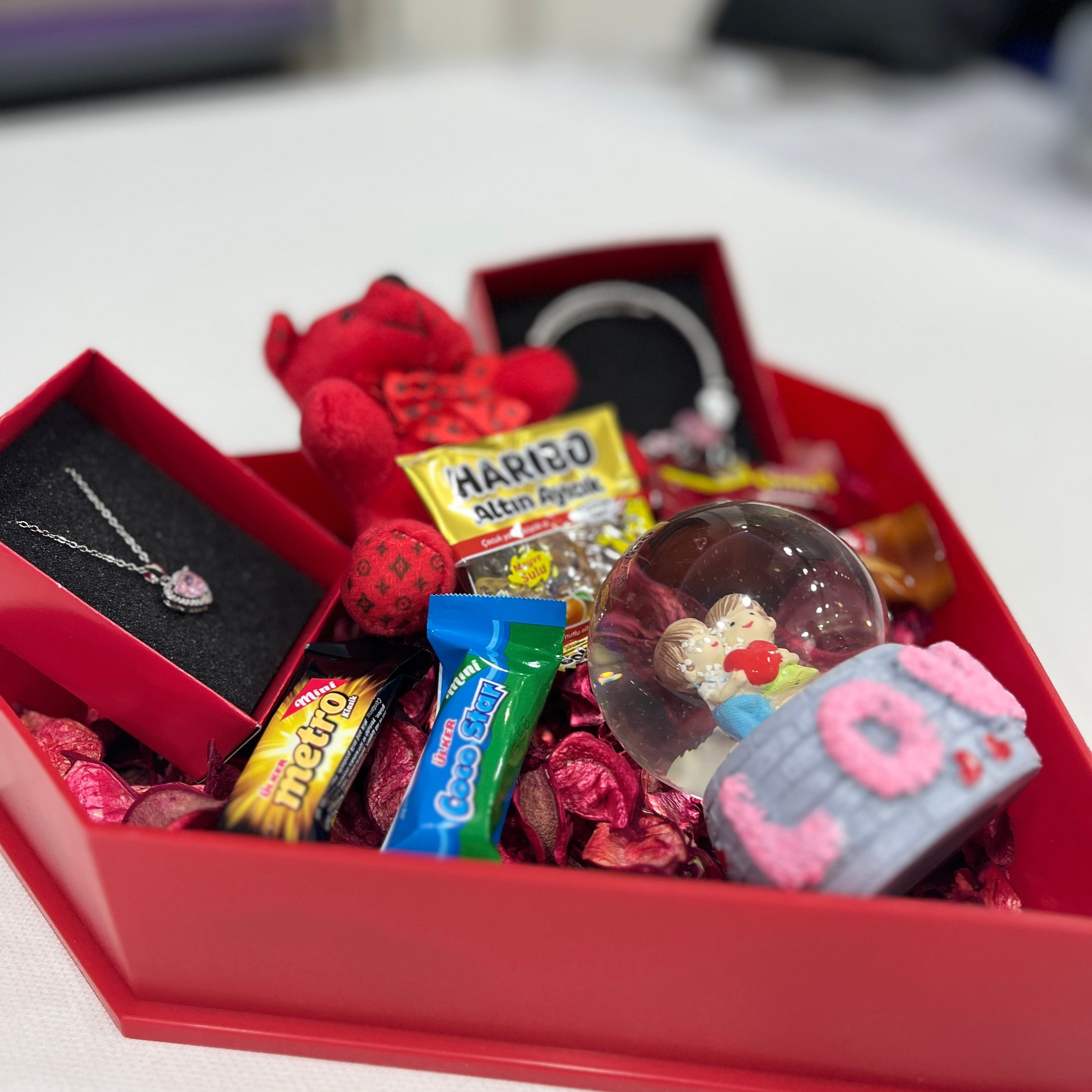 Madame's Bless Hediye Kutusu